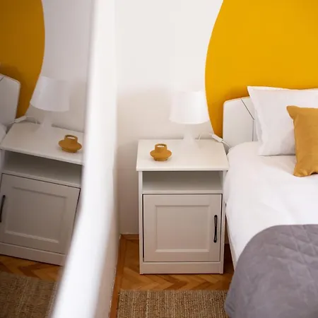 Kutak Apartment *