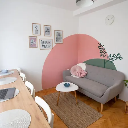 Kutak Apartment *